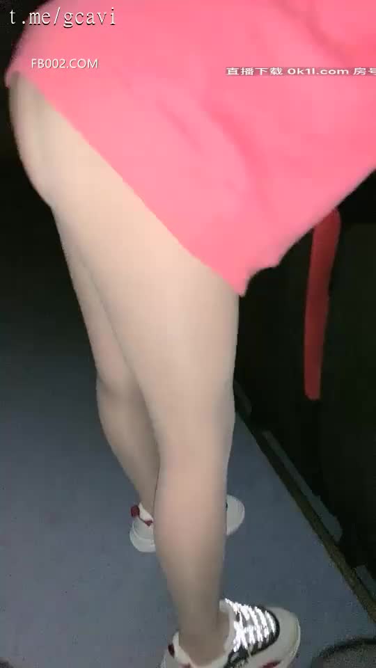 #AVOVE‖ 电影院《夺冠》‖红色卫衣‖肉丝球鞋‖台上女排奋力拼搏，台下小情侣激情啪啪数据来源于自动发片机器人