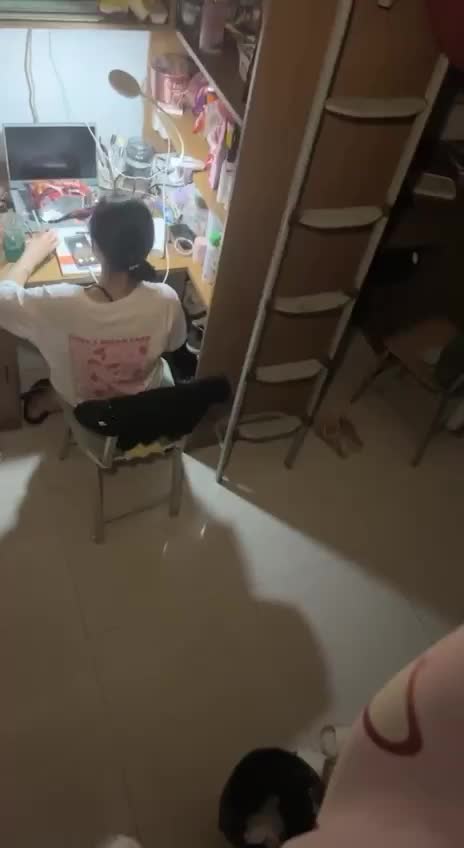 学生 偷拍 室友反差母狗，宿舍自慰，偷拍裸体室友