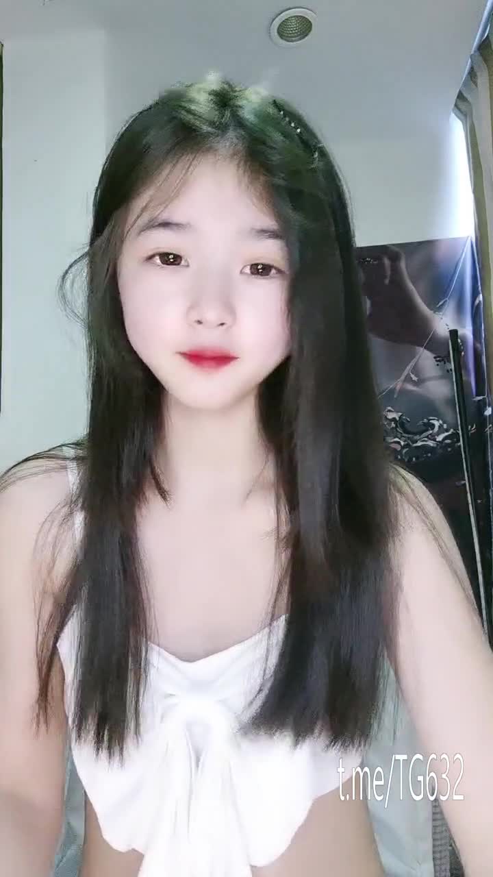 gc2048_com_清纯甜美少女！娇小身材极度淫骚！贫乳小穴特写，玻璃磨蹭插入，爽的不断流出，娇喘呻吟不断_ev