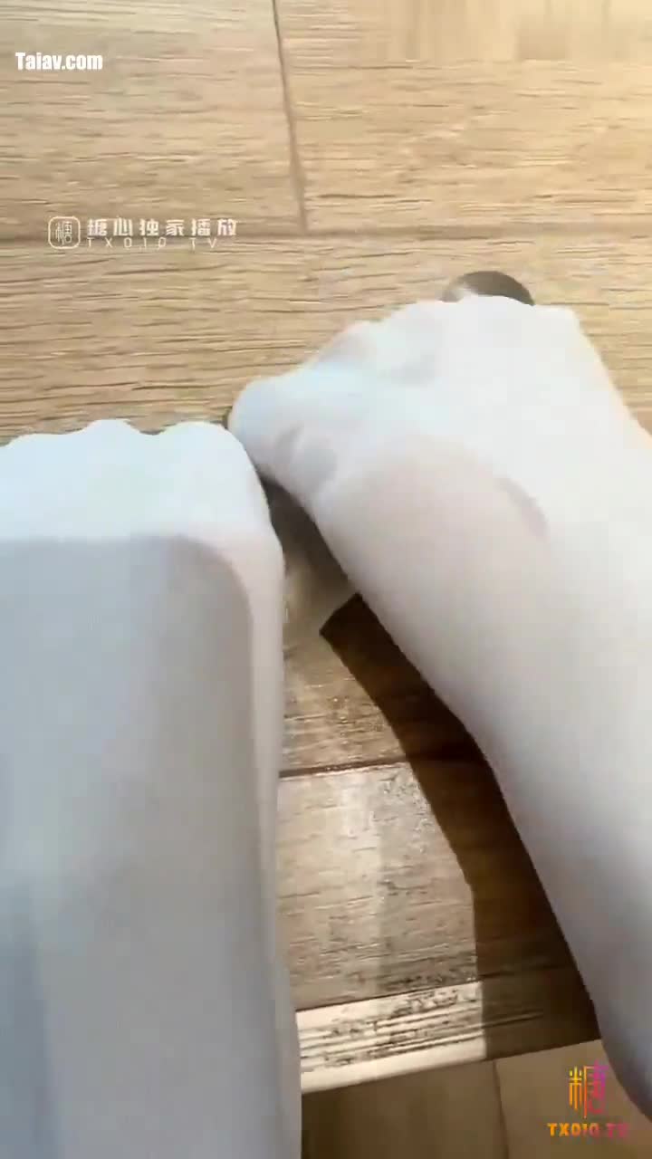 【糖心Vlog】:  #萝莉 #福利姬 #Cos #自慰复制上方关键词点击我进群搜索更多 赞助进内部群点我了解24小时自助加群机器人【小晗喵】今天就让雷姆来服侍你吧。自慰 绝美身材 小晗喵