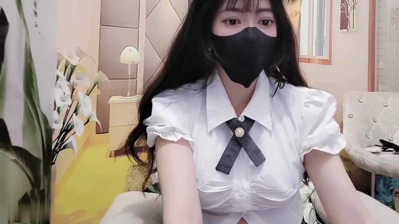 【X】:  #母狗 #反差 #御姐 #大秀 #制服复制上方关键词点击我进群搜索更多 爆乳御姐新人「Nhi2k6」 吊带黑丝 开裆黑丝 皮靴 [9V6G]