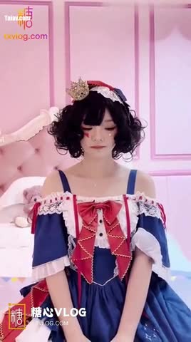 【糖心vlog】:  #剧情 #Lolita #短发 #福利姬 复制上方关键词点击我进群搜索更多 赞助进内部群点我了解24小时自助加群机器人【小余】为了吸粉出卖肉体的洛丽塔 小余