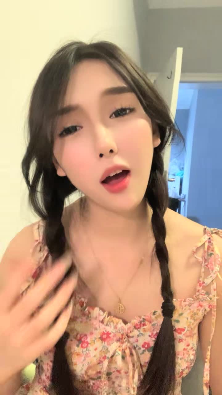 【X】:   #巨乳 #清纯 #学生 #大秀复制上方关键词点击我进群搜索更多 赞助进内部群点我了解24小时自助加群机器人明星颜值，顶级女神下海！「小羊炖土豆」啤酒瓶插穴，有这张脸还不够，真能豁得出去