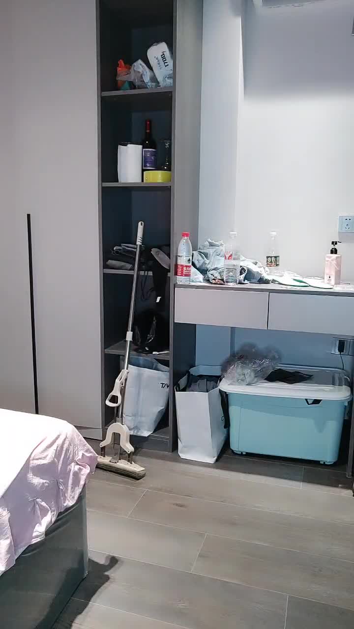 爆表黑丝吊带极品美少妇，约个胖男啪啪操逼，就是鸡鸡太短了，带个套就摇起来一会缴枪 #国产 #美腿丝袜