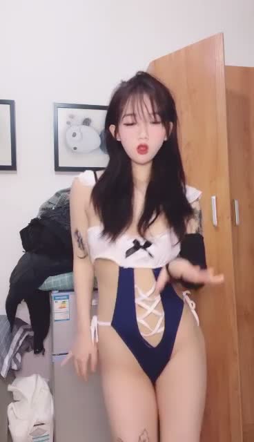 纹身美女 樱井川奶酱 跳舞诱惑首次被大JB交配啪啪 11