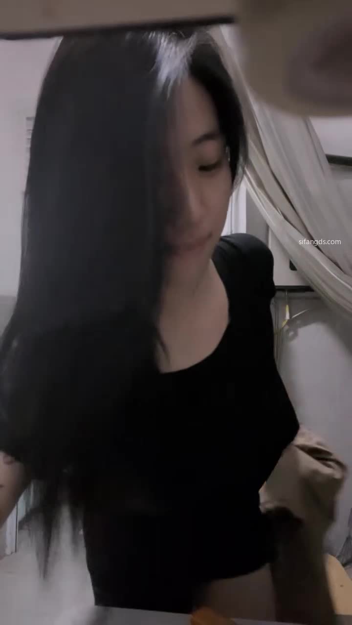 学生妹挺叛逆，【你的白月光】，在宿舍就把欲望写脸上了，极品美穴，身材一流很挑逗！ #国产 #萝莉 #反差