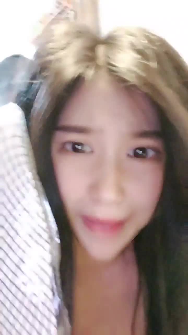 颜值大奶子御姐【么么】极品反差骚货！又纯又骚G杯丰满硕大豪乳真想操死她