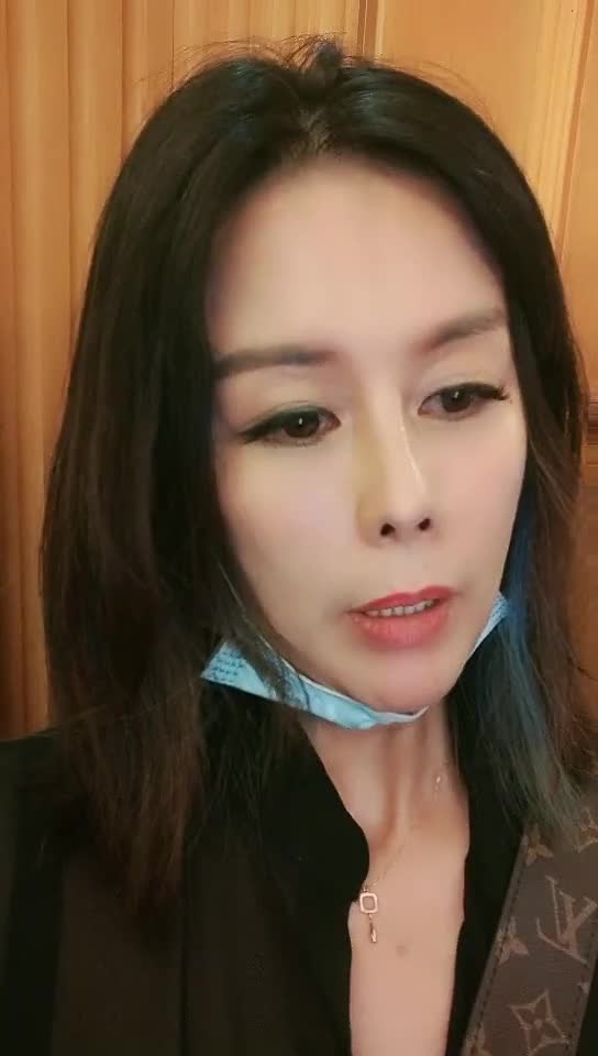 姑姑好骚跟小伙激情啪啪让小伙吃奶子玩逼好多淫水从床下草到床上真浪荡 #国产