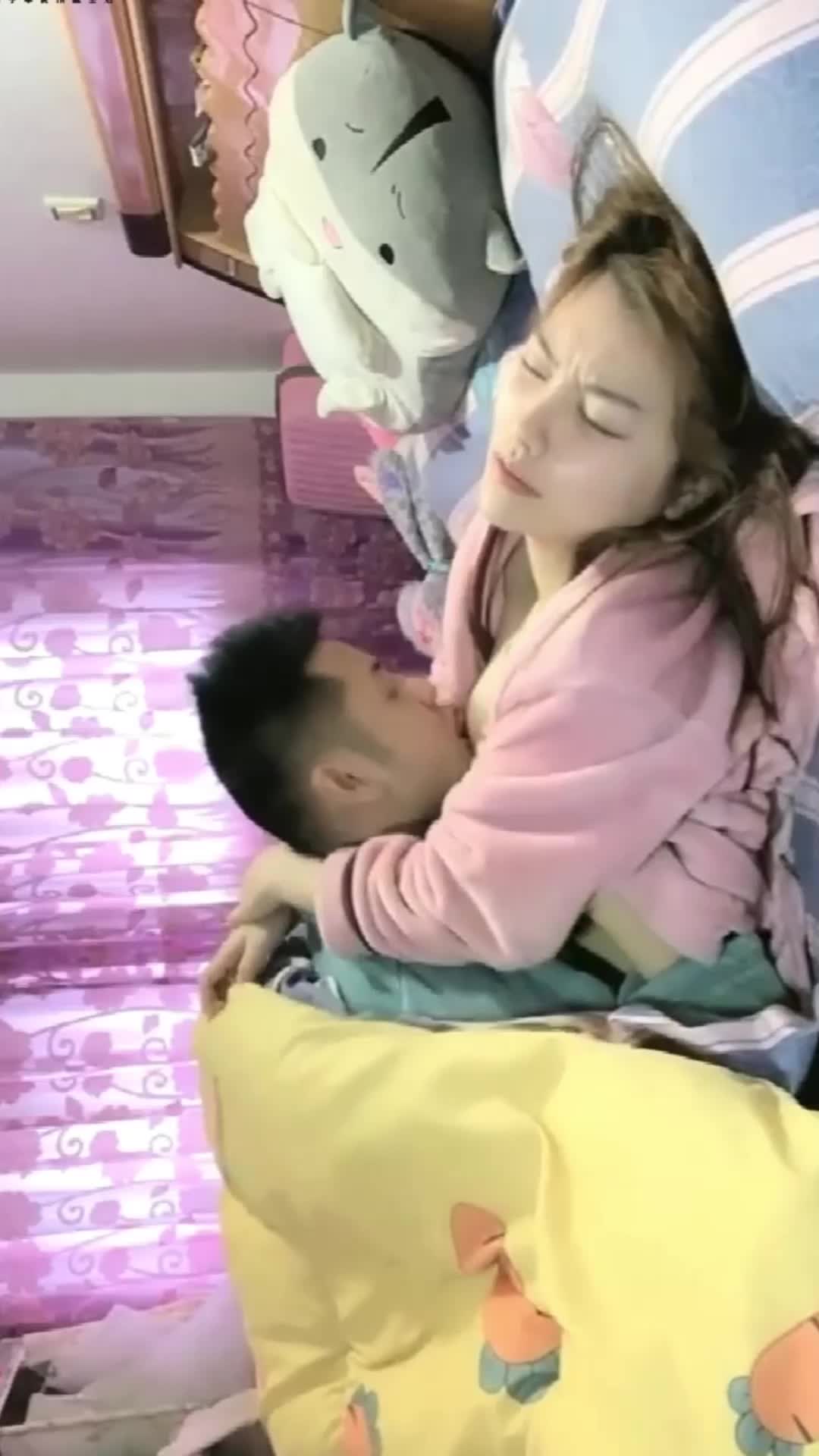 反差婊小护士奶子坚挺，叫床声超骚