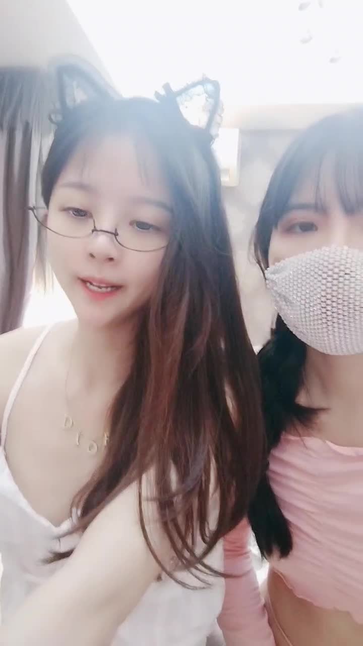 姐妹花【无敌兔兔】双女激情诱惑，极品美腿红丝袜，跳蛋塞穴假屌抽插，翘起屁股叠罗汉 #国产 #自拍偷拍