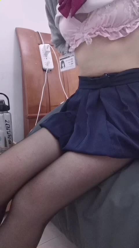 狐尾电动棒#韵韵 #双马尾 #电动棒 #狐尾 #萝莉 @lolirua小学妹穿着最纯正的JK，宽衣解带，一睹为快，看这胸罩，多少少年的儿时梦想就止步于此️聊天群     万能搜索️点我一键订阅茶话会全服务