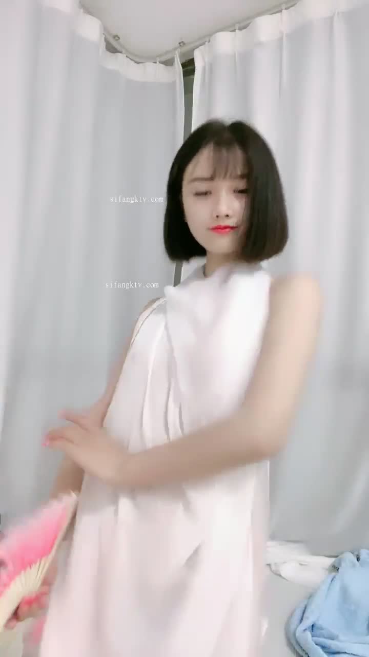 【迷你小公主】清风玉扇,优雅漏奶扒逼,紧致粉嫩小淫穴勾人犯罪~操一炮一定很爽！ #国产 #自拍偷拍