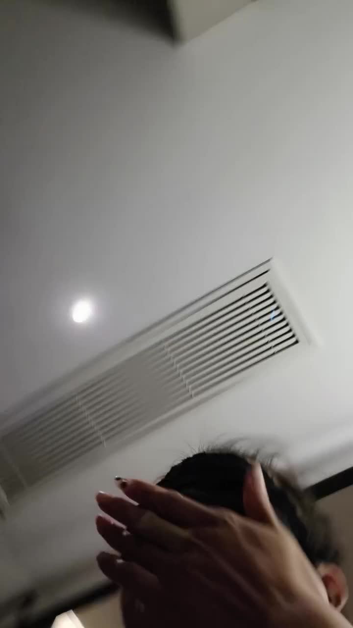 淫荡母狗！4男一女群P名场面！酒店排着队吃吊，骑乘位后入前后夹击，轮流输出
