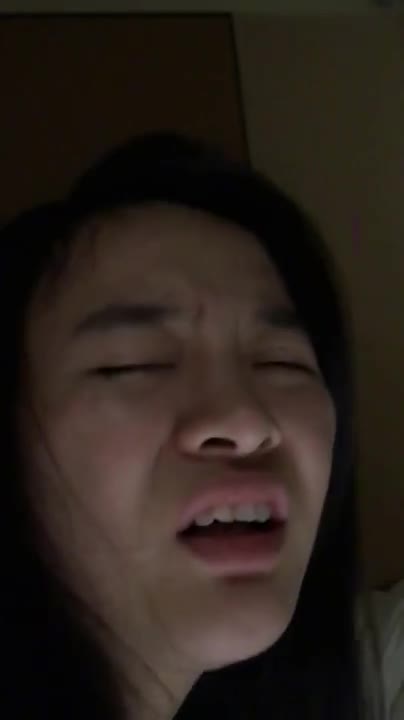 生妹拿着手机对着镜子拍摄被男友后大奶子真是极品插入那一瞬间的惨叫声 #国产