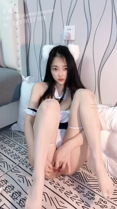 清新系小公主【芋喵喵】性瘾期为了寂寞的小骚逼丝袜都给撕烂了看那白浆流了许多想给她真鸡巴用！ #国产
