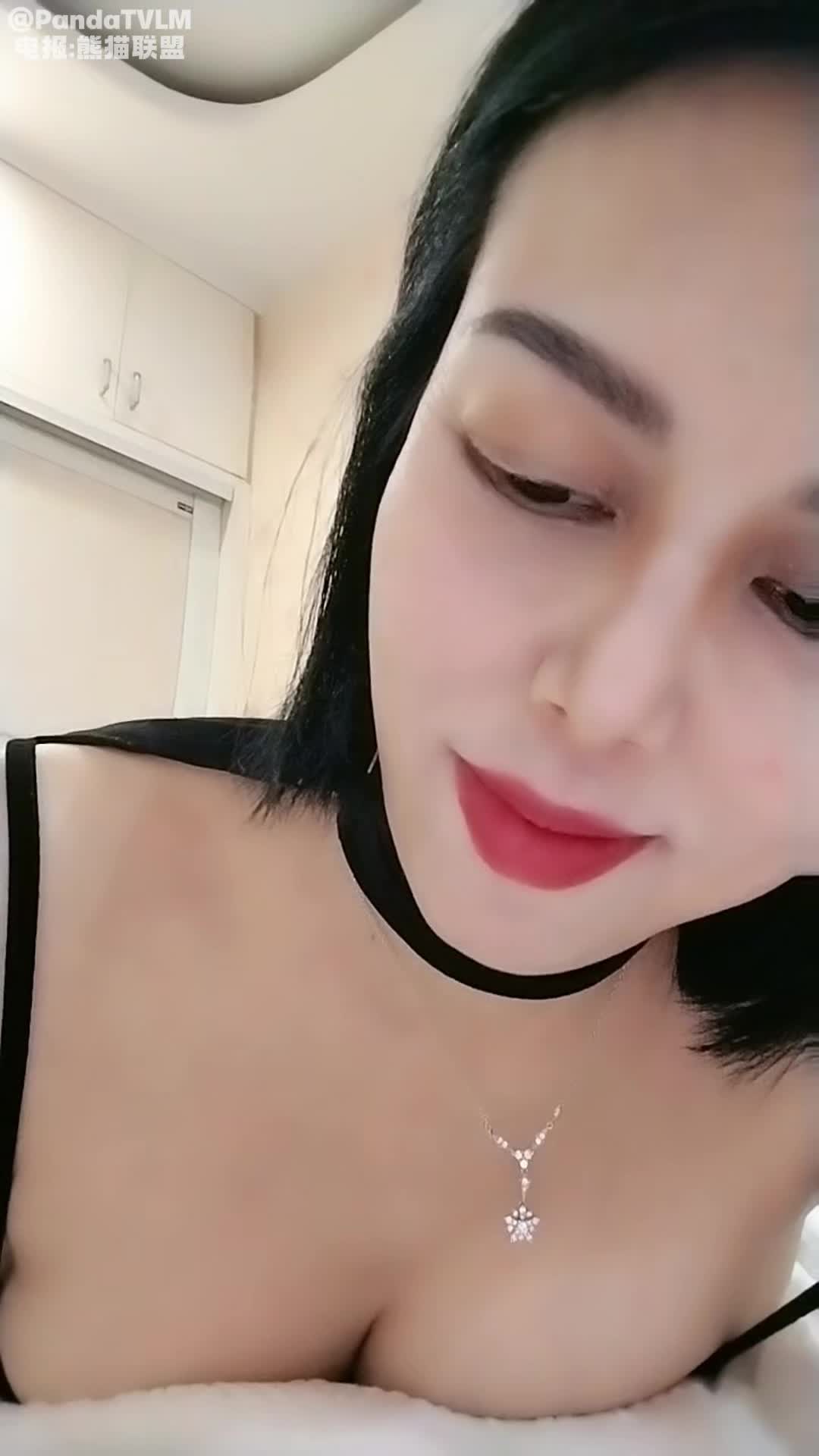 极品性感熟女【阿姐】超大奶子~喝酒聊骚~全裸掰穴抠逼