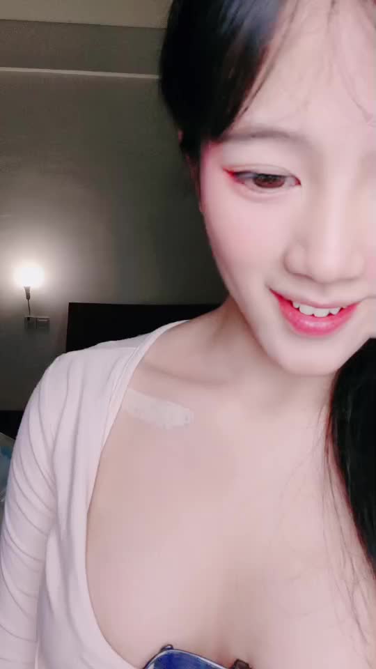 #04的小朋友七彩虹主播【04的小朋友】