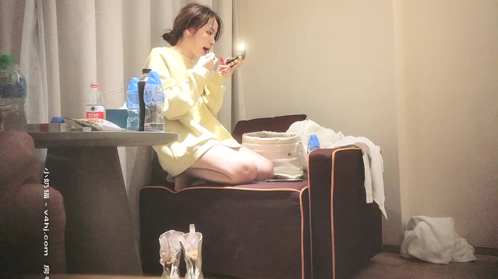 #半糖 #小妲己 #直播沈先生探花清纯00后小萝莉，粉嫩娇躯暴力摧残，白毛巾战神老金残暴输出，激情澎湃让你血脉偾张
