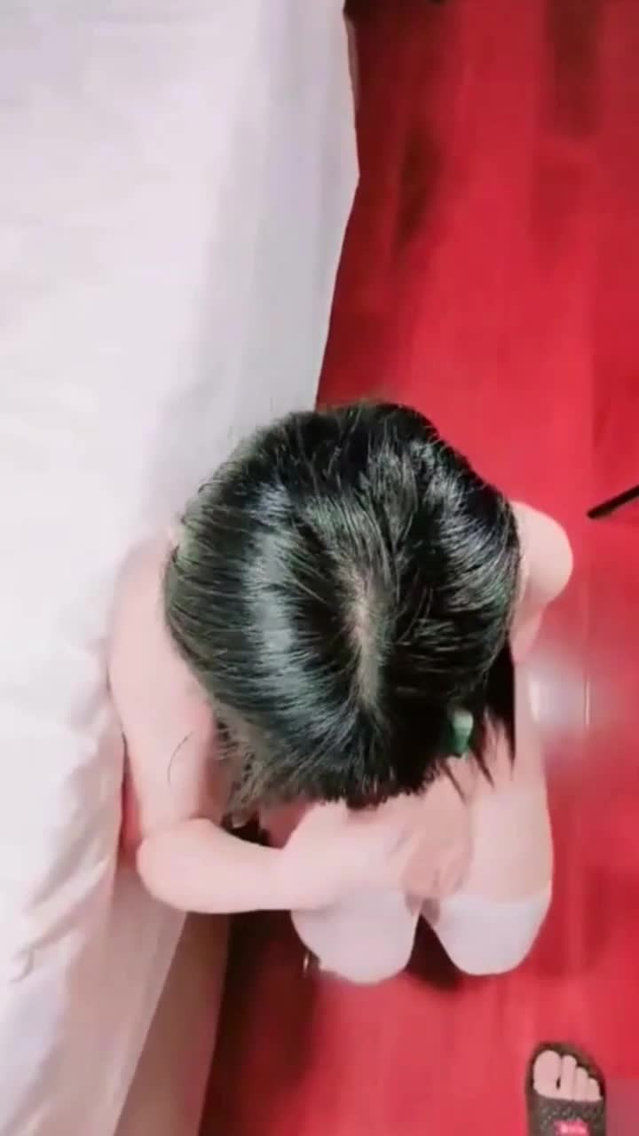 #半糖 #小妲己 #直播极品03年露脸清纯学妹6000元卖处夜，内射一线天，诱人肥美嫩鲍夹得好紧好爽呀