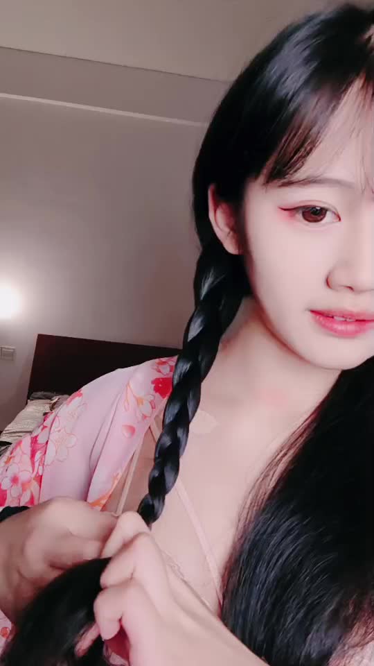 #04的小朋友七彩虹主播【04的小朋友】