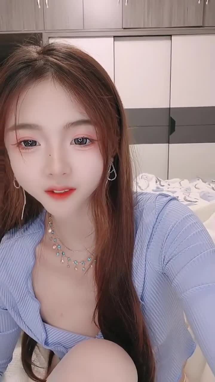 #小樱桃 小妹妹超嫩粉穴自慰像噴泉 高潮呻吟爽的用盆接