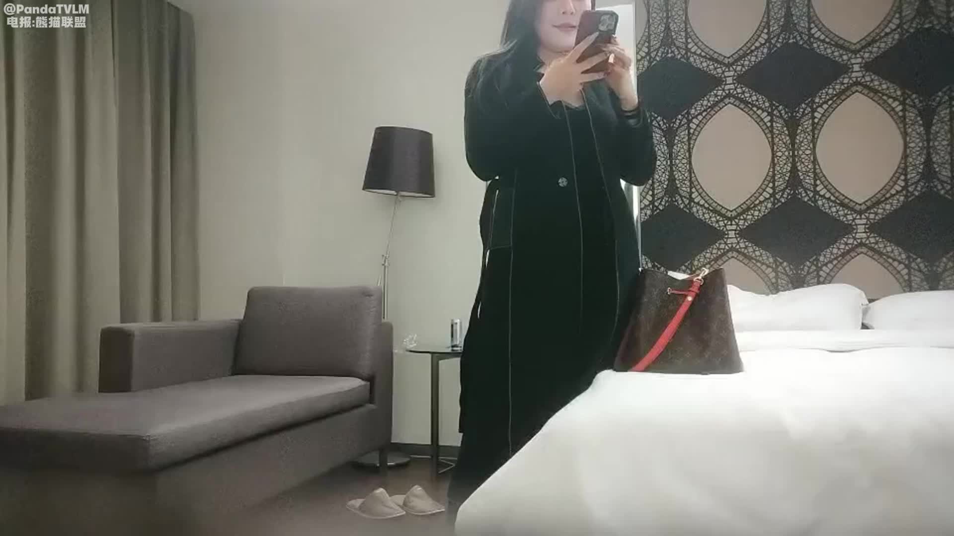 漂亮黑丝轻熟女 老公大鸡吧用力操我小骚逼 你上来找感觉 口技不错 骚逼粉嫩水多 被多姿势爆操