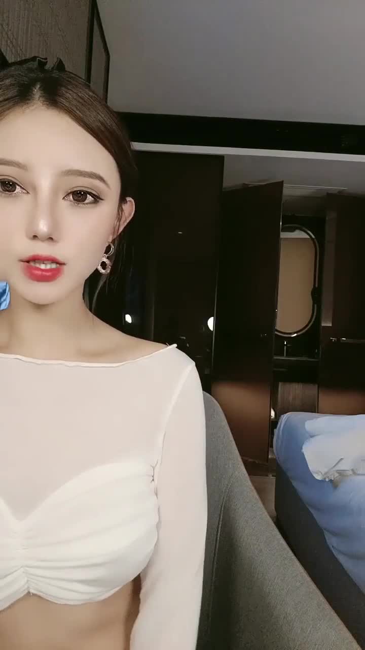 #半糖 #小妲己 #直播极品美女模特身材美乳大奶子激情诱惑！