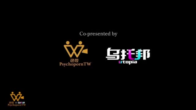 我在脫衣舞娘的大奶上噴了精液