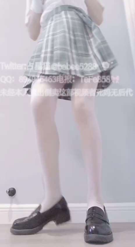 安然青春的胴体散发着诱人的肉光奶子不大不小挺翘圆润