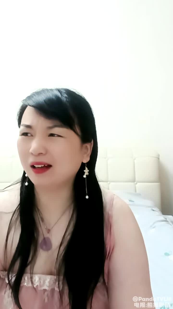 母子乱伦！大奶骚熟女讲述第一次！叫来儿子开操，大肥臀骑在身上
