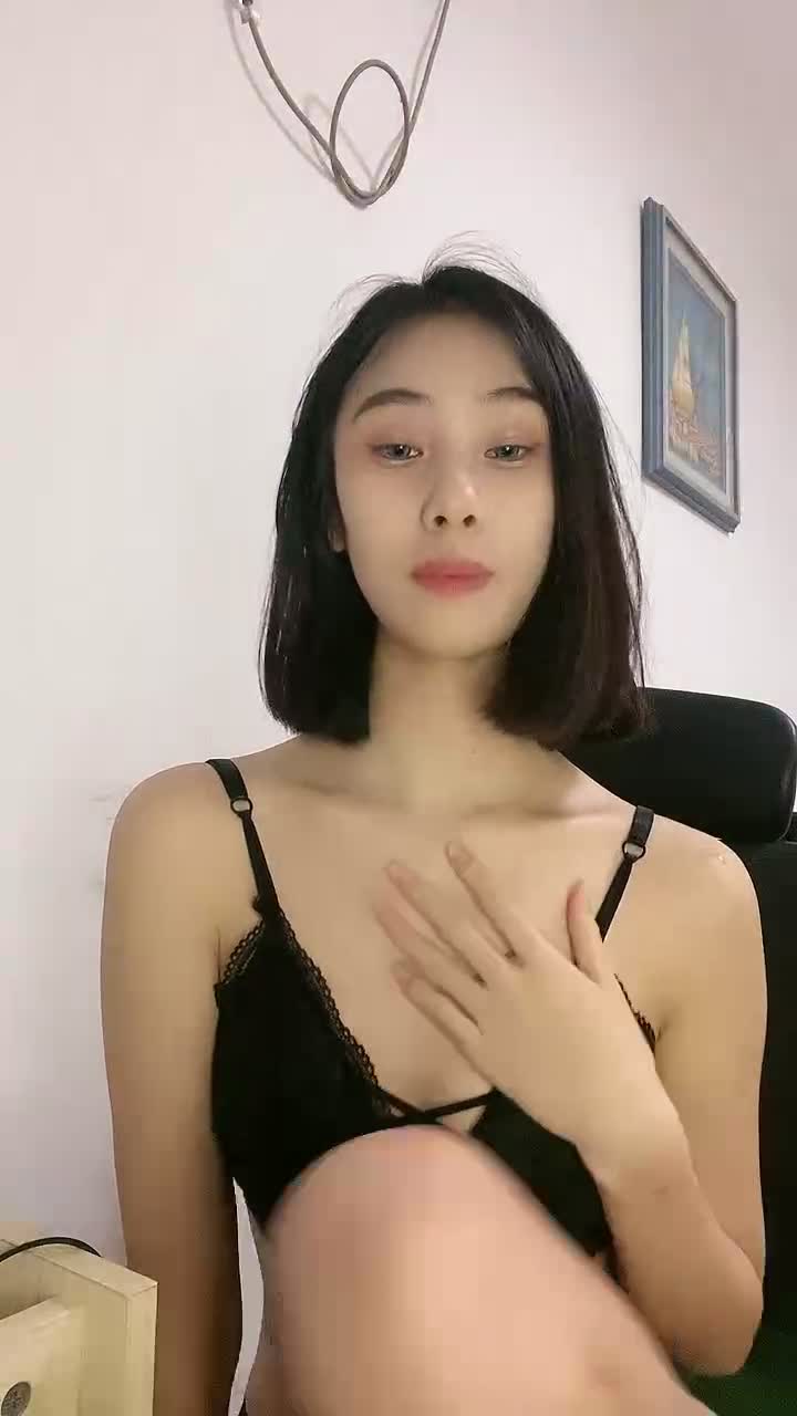 《重磅核弹稀缺资源》前方高能预警！最美最骚颜值天花板京城知名顶流极品人造外围露脸私拍全集有钱人的性宠物