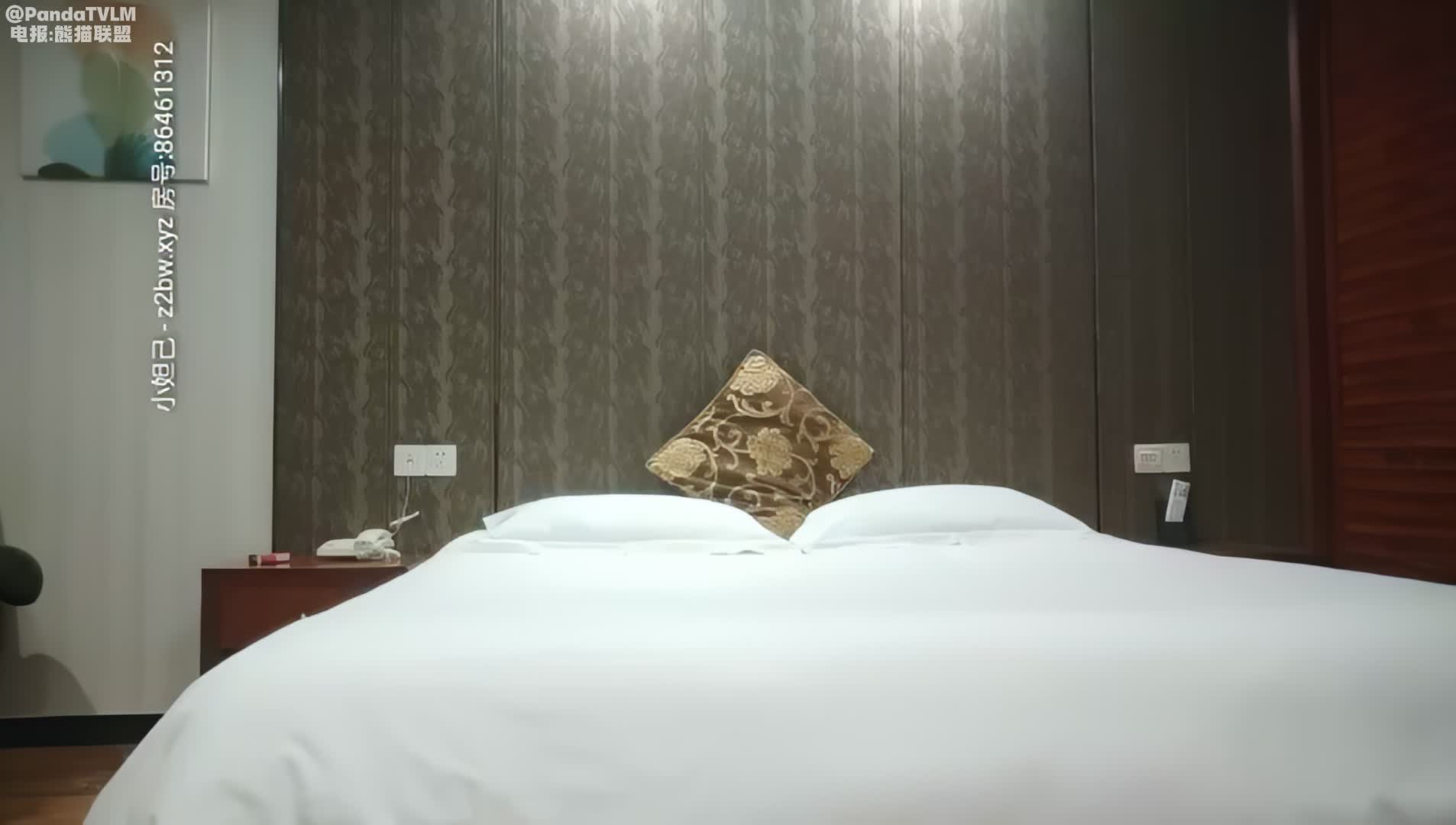 利哥探花两身材阿谀熟女闺蜜 一人口交 另外一个等着挨炮 水都快干了