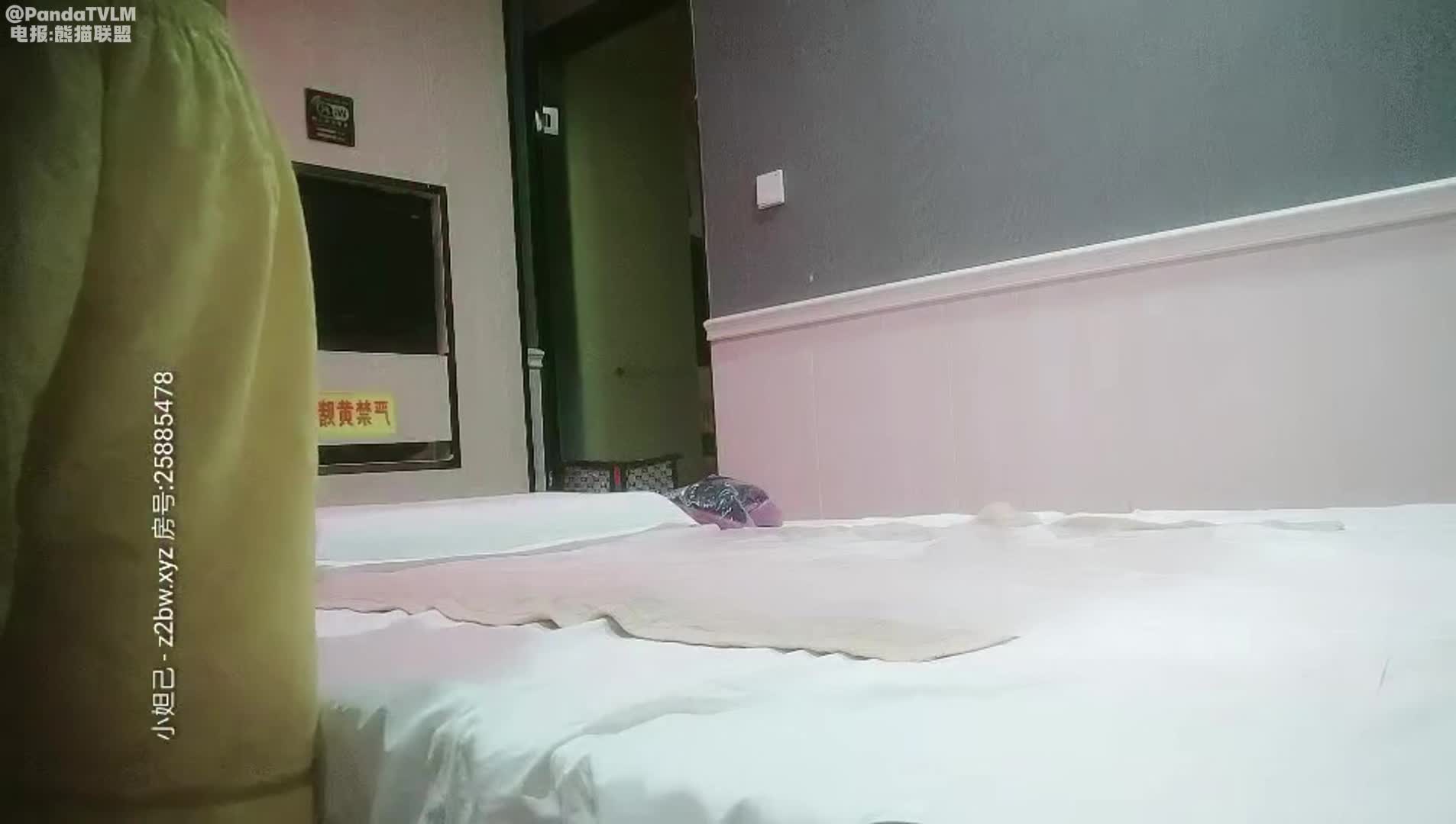 #熟女技师横扫会所美女【伟哥足浴店寻欢】浴所会馆找两个白嫩肥臀御姐玩双飞两个都不错轮操干不过来