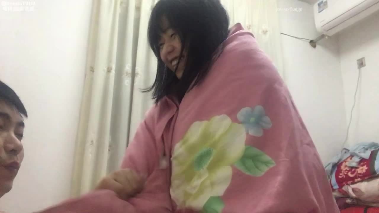极品反差熟女人妻与情夫大玩性爱自拍，干够了就各种花样玩，被调教