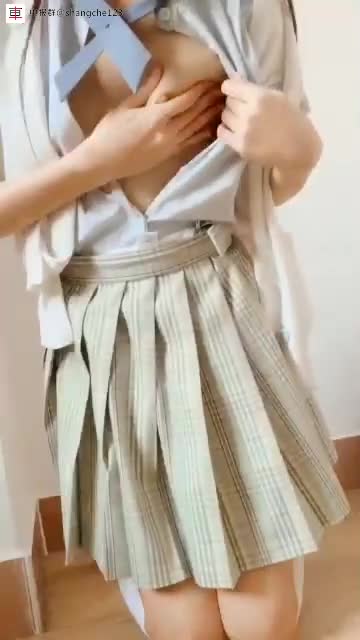 极品白虎萝莉 订制4V防狼喷雾 一件代发