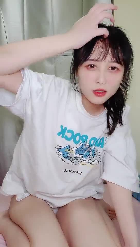 #直播 纯欲系学生妹女仆装激情秀防狼喷雾 一件代发