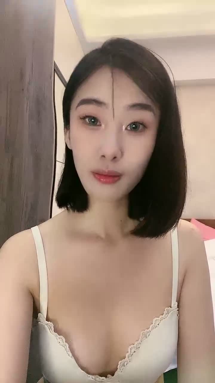 《重磅核弹稀缺资源》前方高能预警！最美最骚颜值天花板京城知名顶流极品人造外围露脸私拍全集有钱人的性宠物