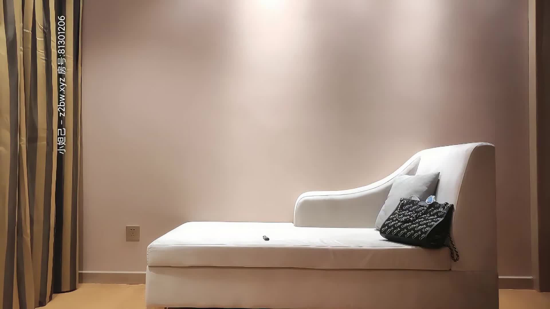 《居家摄像头破解》偷窥中年大叔拉起喝多了的老婆就开干