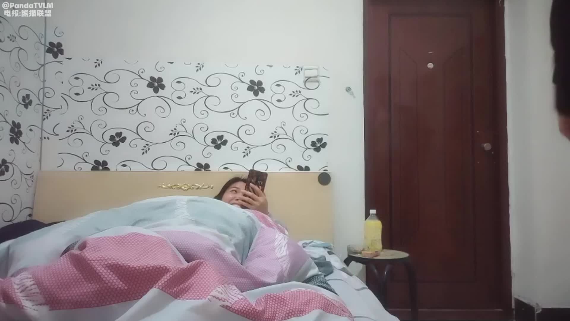 良家熟女人妻 我觉得你不想干磨蹭半天 哎呦亲人好痒你一直不往里放 你快点痒死了 哥们抠半天逼受不了操逼也不用心生气了