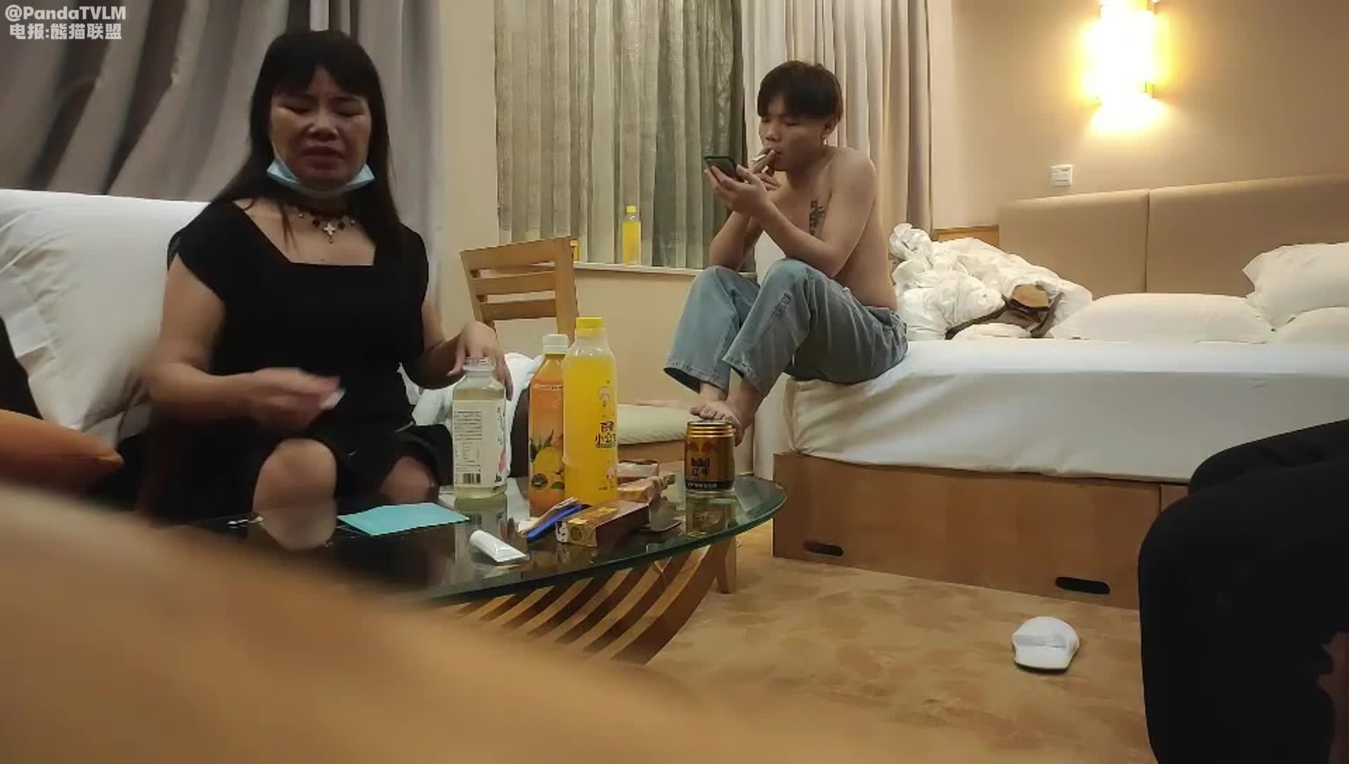 #熟女探花专约老阿姨-精神小伙再约熟女黑丝诱惑狂干
