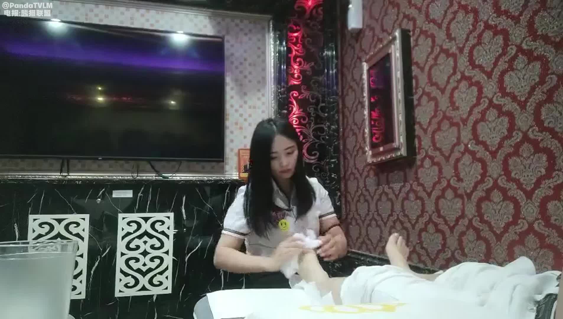 #熟女技师翻车王伟哥最近状态不错广东惠州足浴洗浴会所撩妹颜值不错的年轻良家妹子酒店开房啪啪