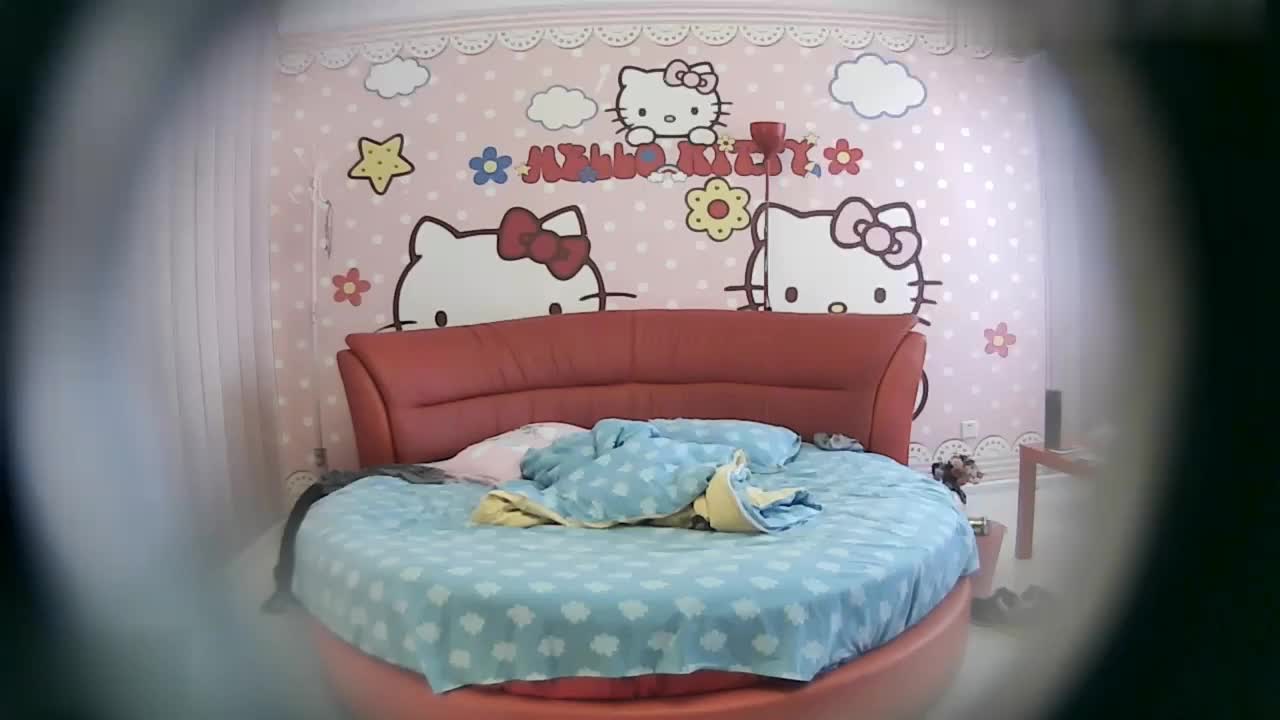 破解监控偷拍 酒店偷情的野男女 女的身材不错69非常有感觉，女主口活极好，男主多次喊停”不行了，尿了“ "怎么又尿了” 对话有意思 65分钟