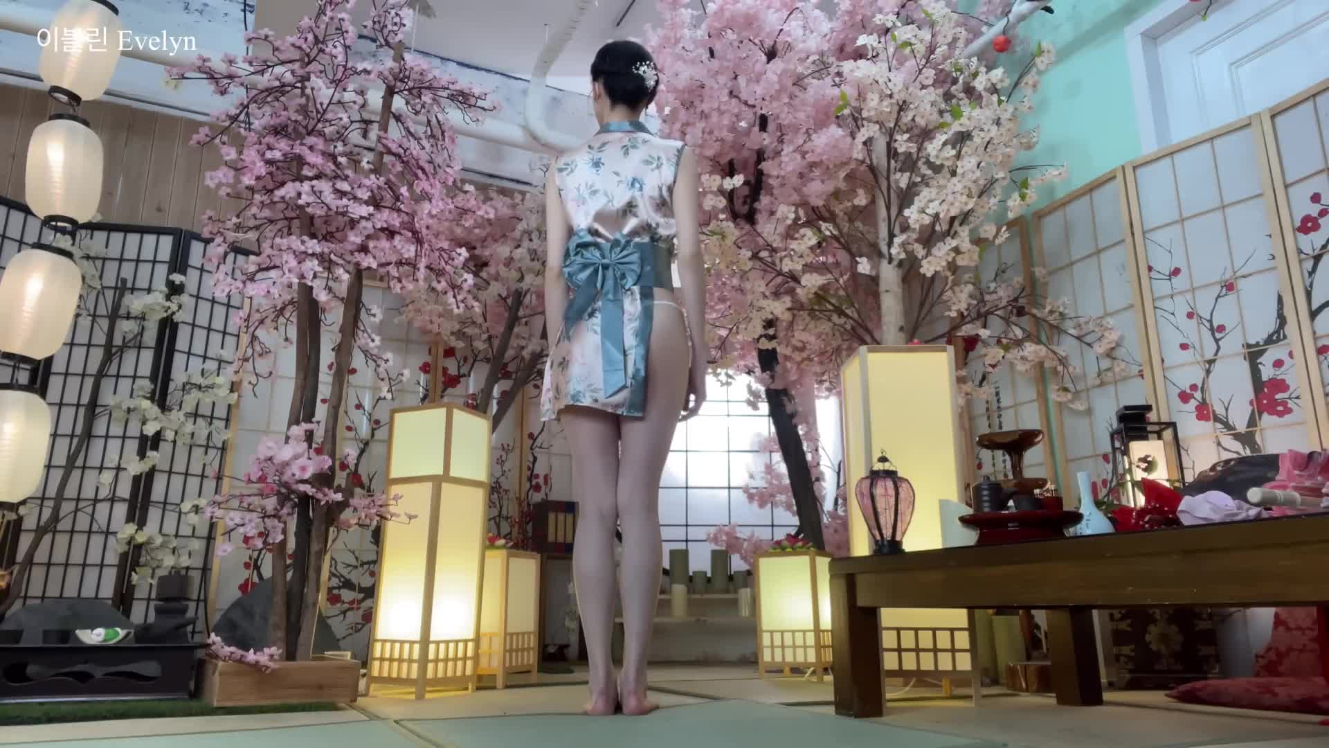 #极品 #伊芙琳 #自慰 #抽插                                                 【伊芙琳】大尺度私拍，身材超级好