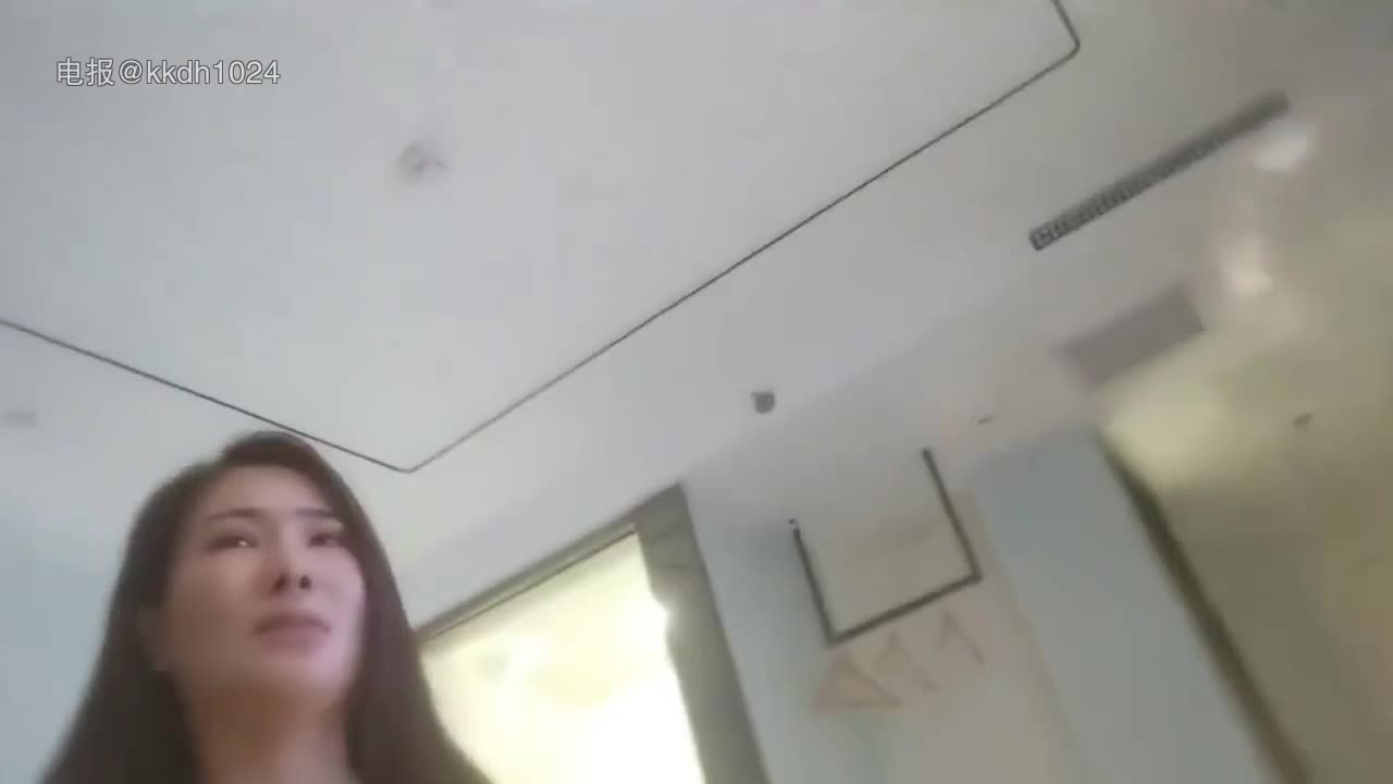 熟女大姐 别摸了水躺躺了 我要检查一下 操你妈 进不去跟你老是生气硬不起来了 小伙鸡鸡硬不起来大姐骂人了 对话超搞笑 #熟女 #探店 #探花 13