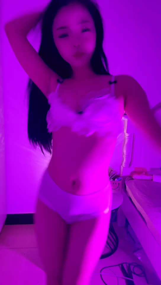 #美美 大眼蜜腿尤物~漏点 ~脸逼同筐~掰穴裸舞~超惹火