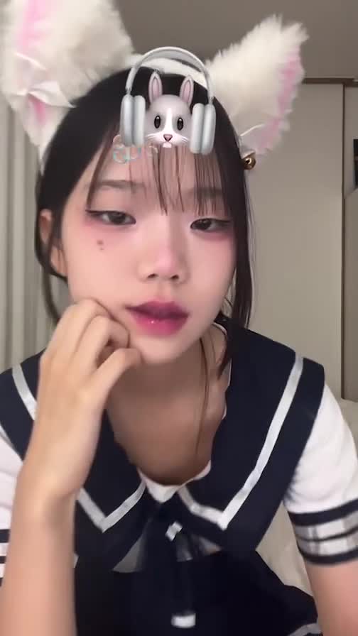 你还别说 韩国精神小妹 还挺好看的#精神小妹 就是感觉逼有点黑黑的 不过黑黑的更健康 这个我老婆 发给你们看 你们连赞都不点