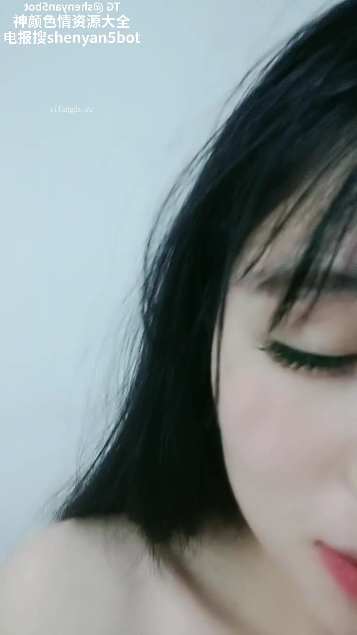 #反差 #极品 #白嫩 #美女19岁肥臀粉穴年轻就是好 还是无毛一线天肥逼 多次特写掰开嫩穴 阴蒂阴唇洞口看的非常清晰