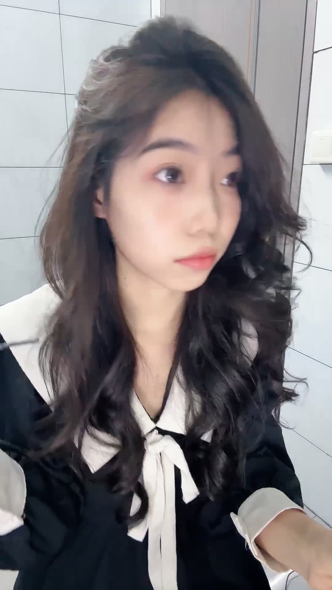 群主最喜欢的主播之一 真的特别骚 嘴巴大 口活好 特别会做鬼脸 想草
