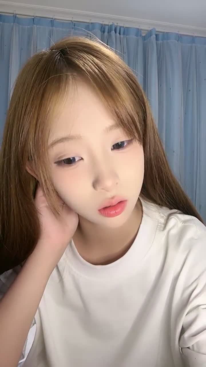 发育极好的36D大奶萝莉精神小妹 有个群友还说 是他前女友 真的羡慕那位群友了 #精神小妹 #大奶 #36D