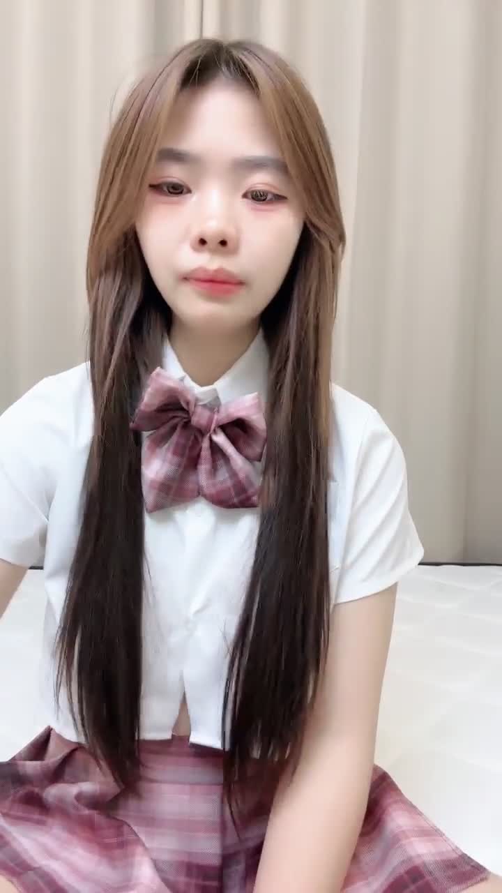 精神小妹又土又嫩 令人难忘 羡慕群友们一天干到晚 不像我只能导管子